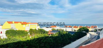 Apartamento T2 em Santa Cruz