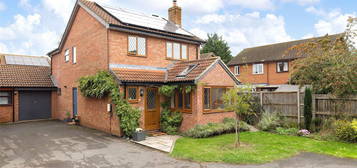 4 bed link detached house for sale