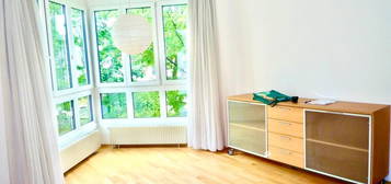 Wunderschöne helle 2-Zimmer Wohnung mit Balkon, Erker &amp; Garten