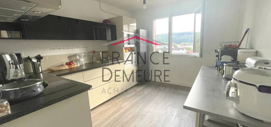 Appartement F2 de 50m² entièrement rénové avec balcon, cave et parking