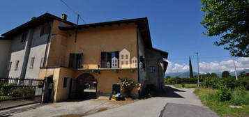 Casa indipendente in vendita in frazione Sant'Antonio, 145