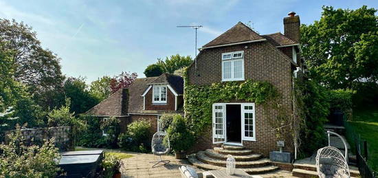 5 bedroom detached house