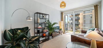 Flat for sale in Hampden Road, London N8