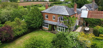 5 bedroom detached house to rent