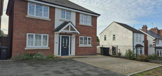 3 bedroom detached house