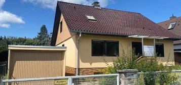 Einfamilienhaus mit Vollkeller und Garage nahe Britzer Garten