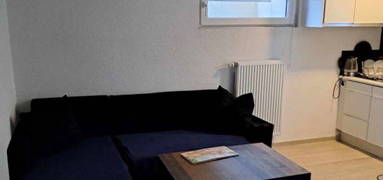 2 Zimmer Souterrain Wohnung