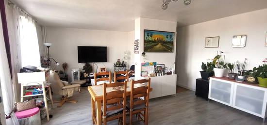 94400 VITRY APPARTEMENT 3/4 PIECES 65 M² AVEC UN BALCON, UNE CAV