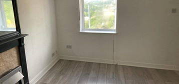 Flat to rent in Bolton Brow, Sowerby Bridge Halifax HX6