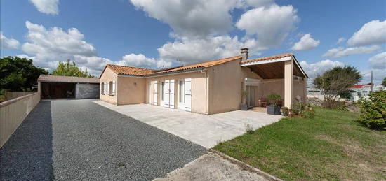 Maison de plain-pied  à vendre, 3 pièces, 2 chambres, 120 m²