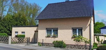 Freistehendes Einfamilienhaus nebst Garage