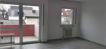 Helle 2-Zimmer-Wohnung mit Balkon und Einbauküche in Weingarten