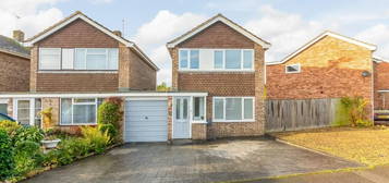 3 bedroom link detached house for sale