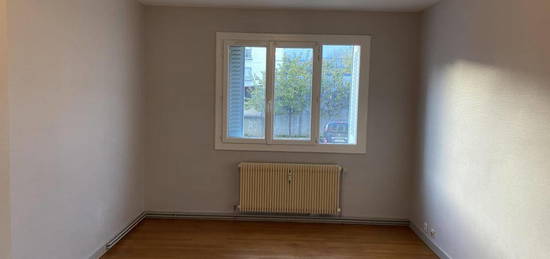 Location - Appartement - 2 pièces + cuisine - 45,66 m² -