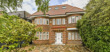 7 bedroom detached house