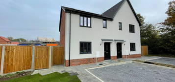 3 bed semi-detached house for sale