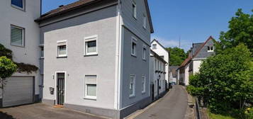 Interessantes Einfamilienhaus mit viel Platz und schönem Weitblick in Arnsbergs Altstadt!