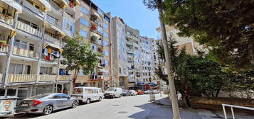 İZMİT'DE MERKEZİ KONUMDA DENİZ MANZARALI 90 m2 DAİRE