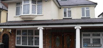 6 bedroom detached house to rent