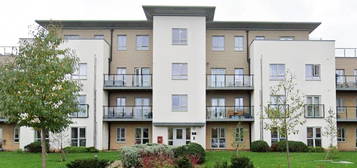 Flat to rent in Fleming Place, Bracknell, Berkshire RG12