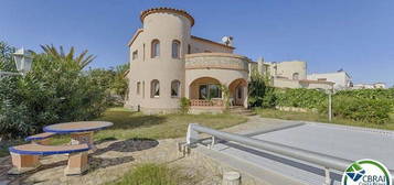 Chalet en calle Francesc Macia en Sant Pere Pescador