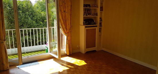 Appartement  à louer, 4 pièces, 2 chambres, 72 m²