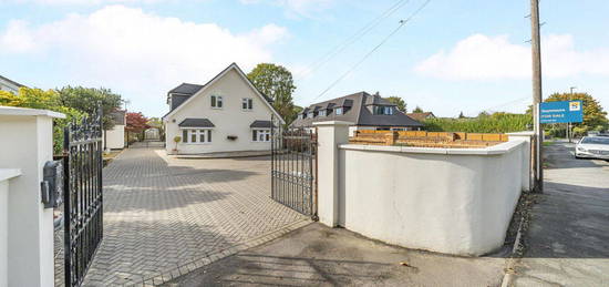 4 bed detached house for sale