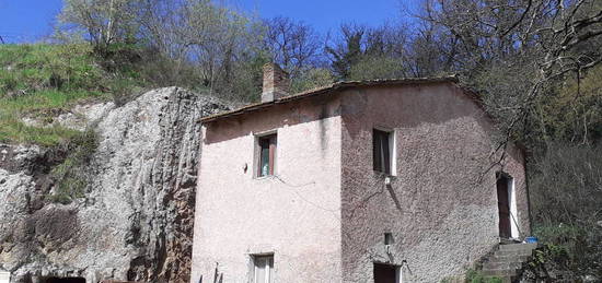 Casa indipendente in vendita in strada Vezza s.n.c