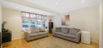 5 bedroom semi-detached house for sale