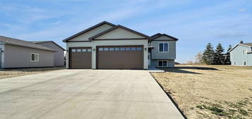 312 7th Ave SW, Surrey, ND 58785