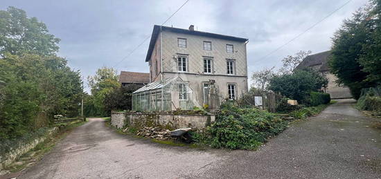 Maison de famille avec hangar et jardin