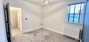 Flat to rent in Railway Street, Chatham ME4