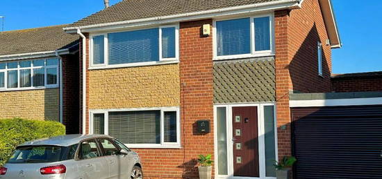 3 bedroom link detached house for sale