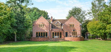 5 bed detached house for sale