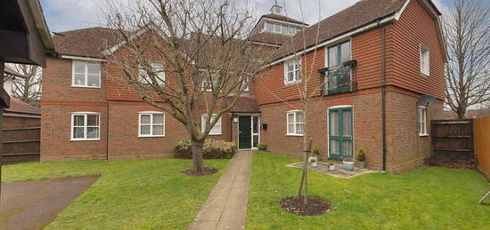 Flat to rent in 4 Sturmer Court, Kings Hill ME19