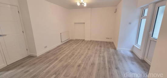 Flat to rent in Sussex Place, Slough SL1