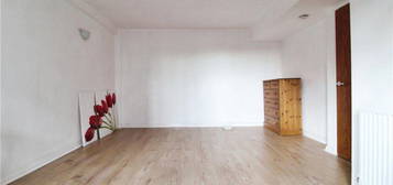 Flat to rent in Mint Walk, Croydon CR0