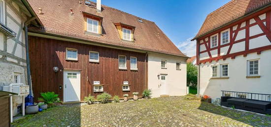 Historisches Gebäude +
modern sanierte Maisonettewohnung
= gelungene Kombination!