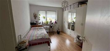 Helle 3-Zimmer-Wohnung verteilt auf ca. 90 qm inkl. EBK, Kfz-Stellplatz, Balkon und Kellerabteil