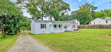 405 Pine St, Mount Holly, NC 28120