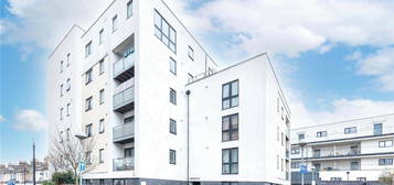 Flat to rent in Papermill Place, Walthamstow, London E17