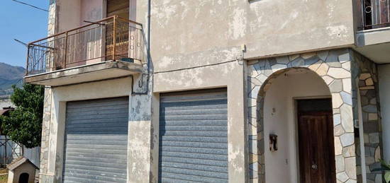 Casa indipendente in vendita in strada Statale 1, 316