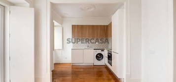 Apartamento T2 remodelado em Arroios, Lisboa