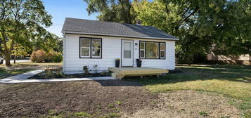 415 E 3rd St, Pecatonica, IL 61063