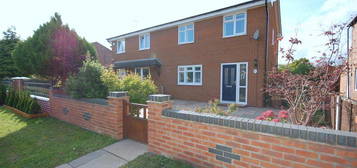 3 bedroom semi-detached house to rent