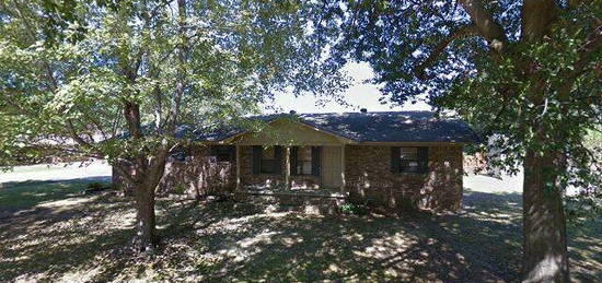 404 Melton Dr, Lonoke, AR 72086