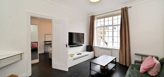 Flat to rent in 49 Hallam Street, London W1W