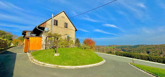 Wohnhaus mit Wirtschaftgebäude und landwirtschaftlicher Fläche in bester Lage