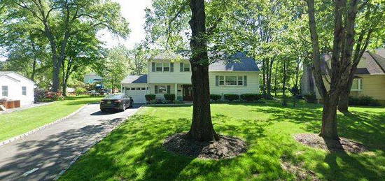 64 Primrose Dr, New Providence, NJ 07974