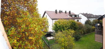 Frei! Moderne Wohnung mit Balkon, Einbauküche und Carport